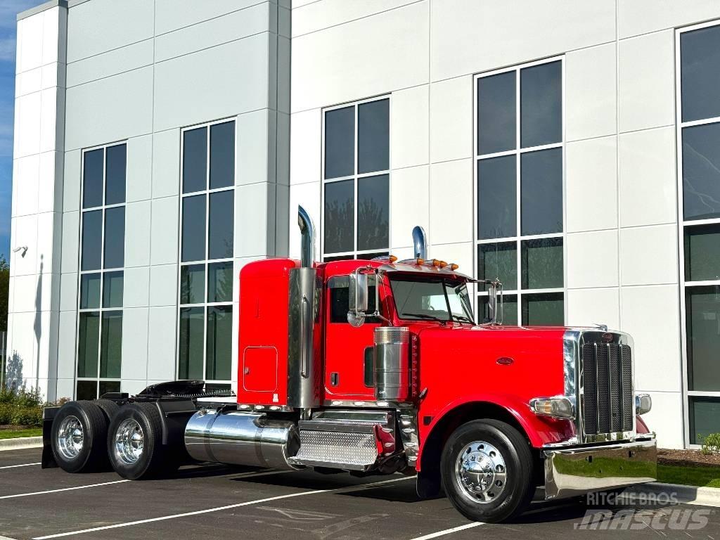 Peterbilt 389 Trekkers