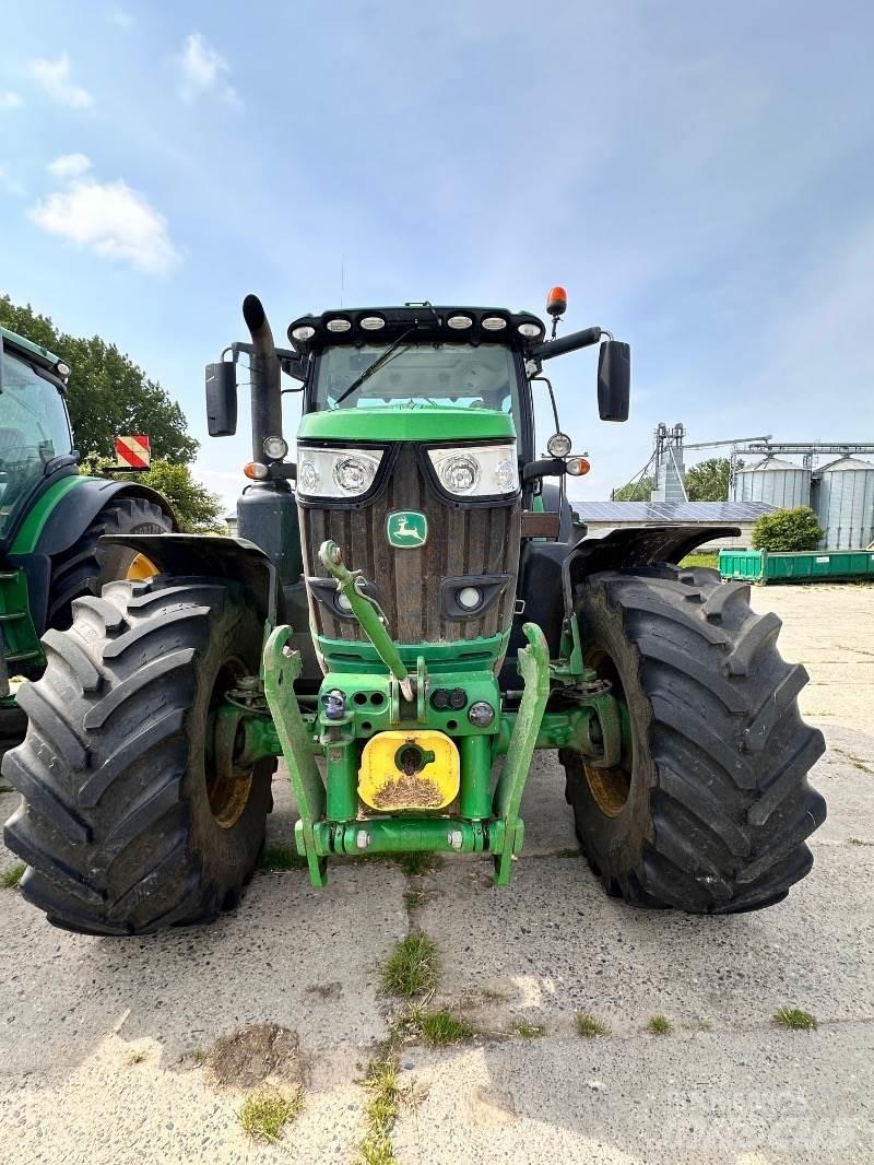 John Deere 6215R Tractoren