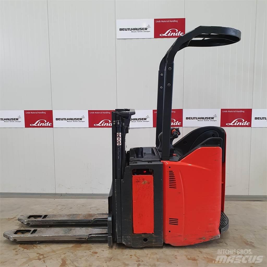 Linde D12SP Stapelaar meeloop