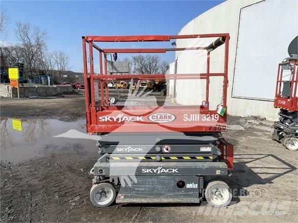 SkyJack SJ3219 Schaarhoogwerkers