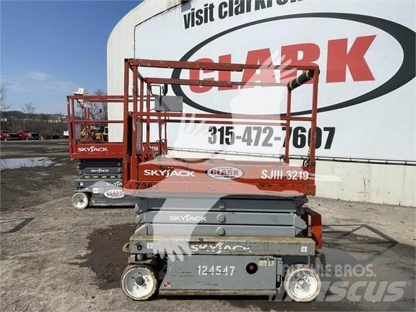 SkyJack SJ3219 Schaarhoogwerkers