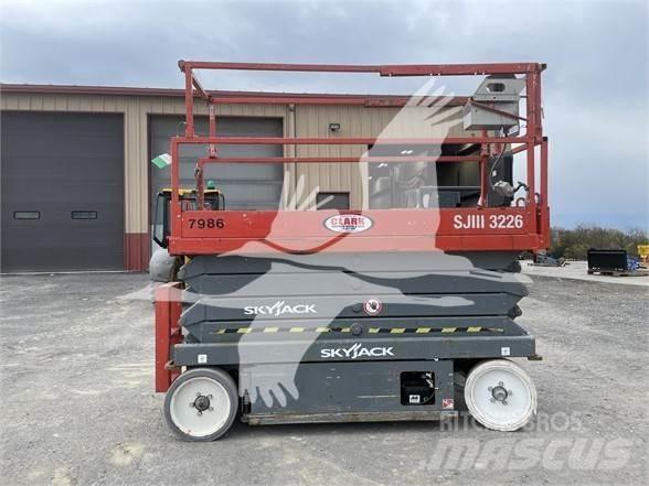 SkyJack SJ3226 Schaarhoogwerkers