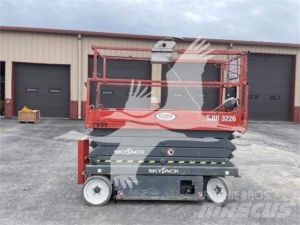 SkyJack SJ3226 Schaarhoogwerkers