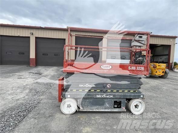 SkyJack SJ3226 Schaarhoogwerkers