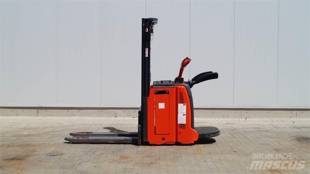 Linde D12AP Stapelaar meeloop