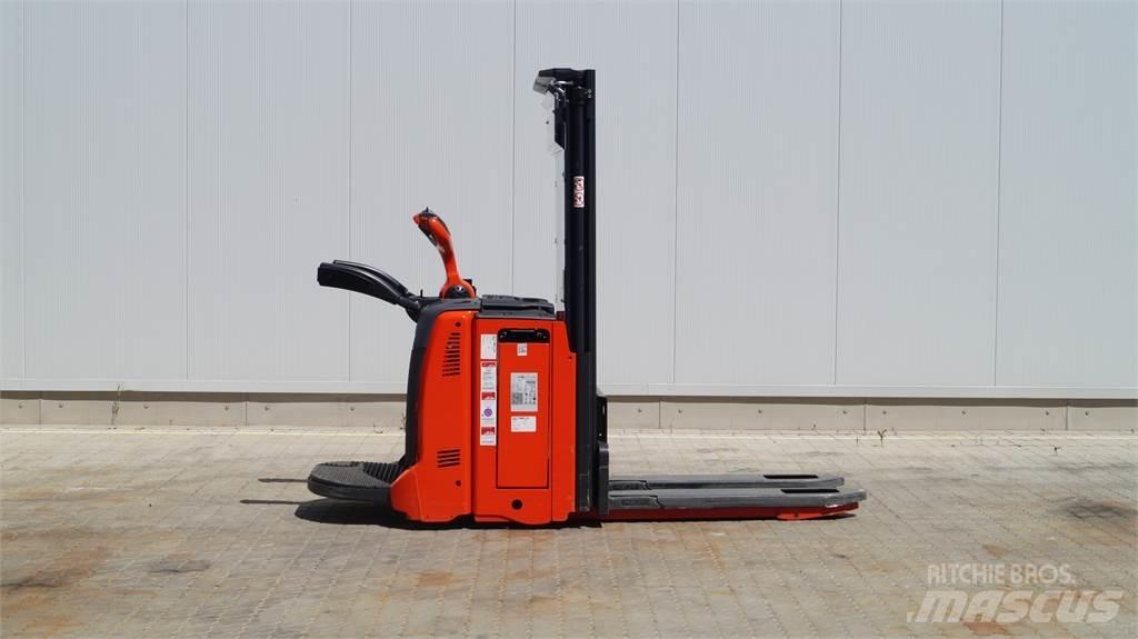 Linde D12AP Stapelaar meeloop