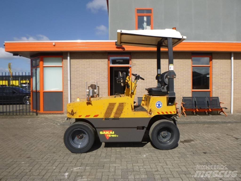 Sakai TS160-2 Bandenwalsen