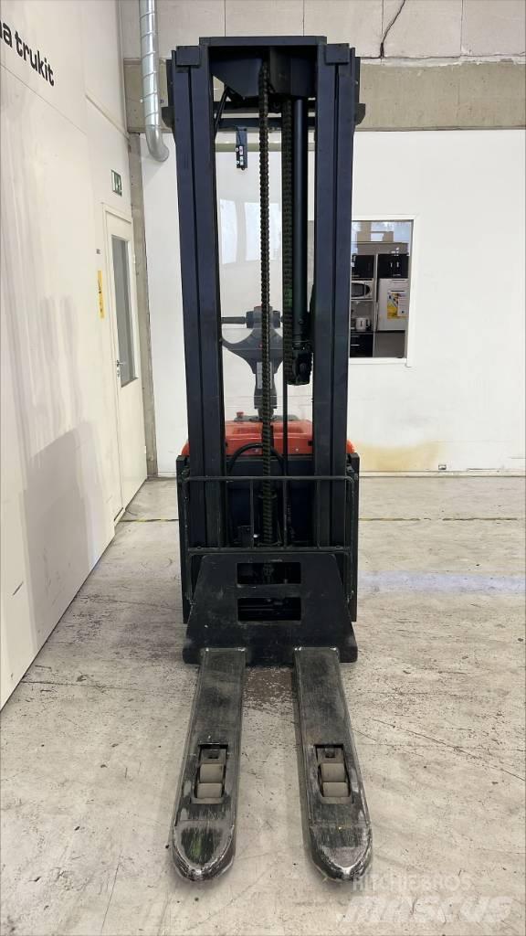 BT SPE 160 L Zelfrijdende stapelaars