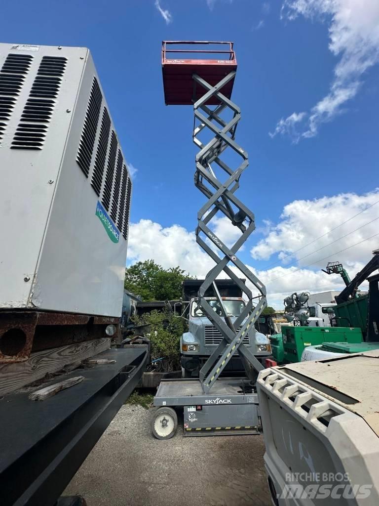 JLG 32 Lift Schaarhoogwerkers