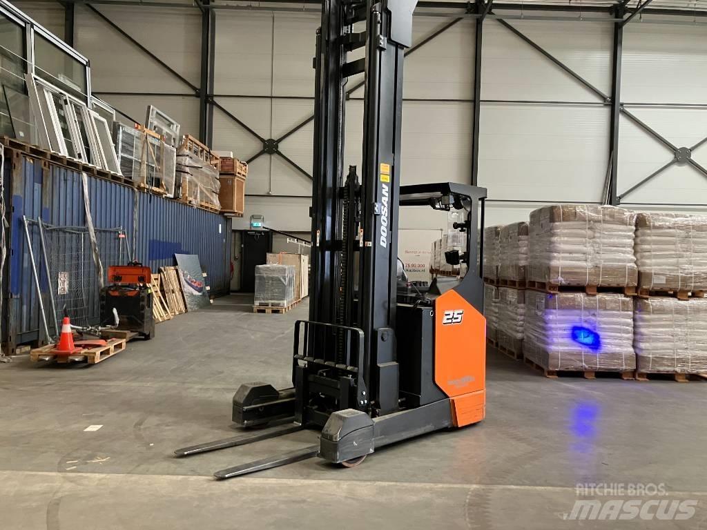 Doosan BR25JW-9 Reachtruck voor hoog niveau