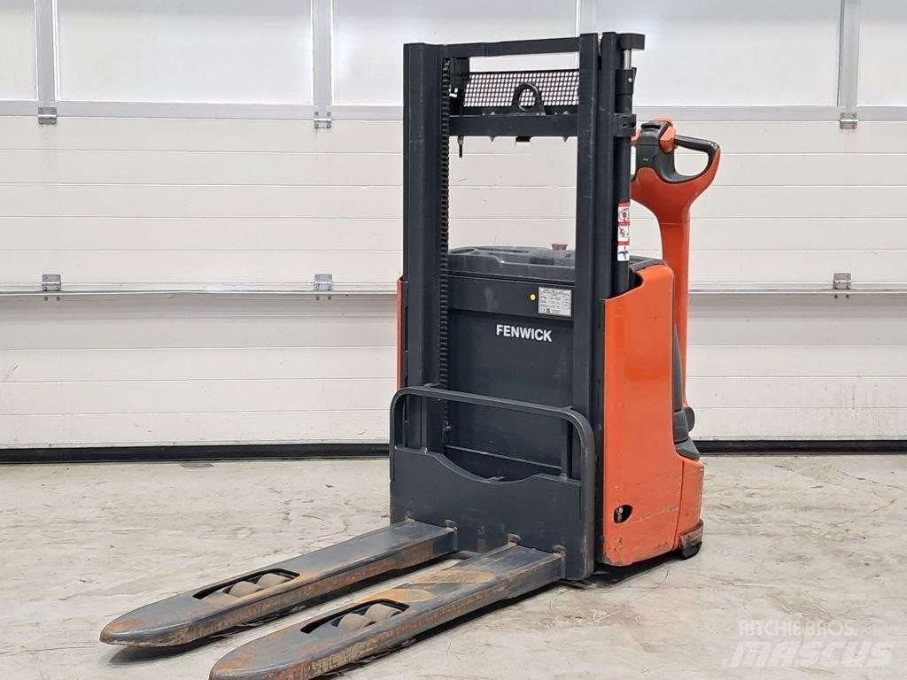 Linde L10 Stapelaar meeloop