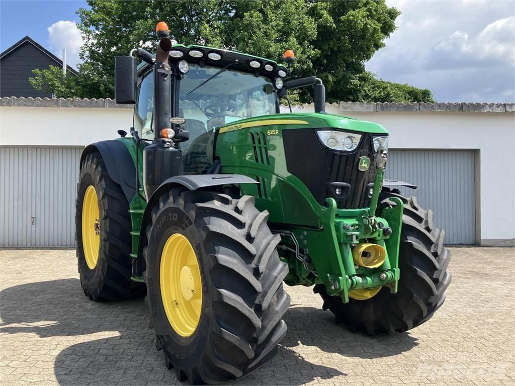 John Deere 6215R Tractoren