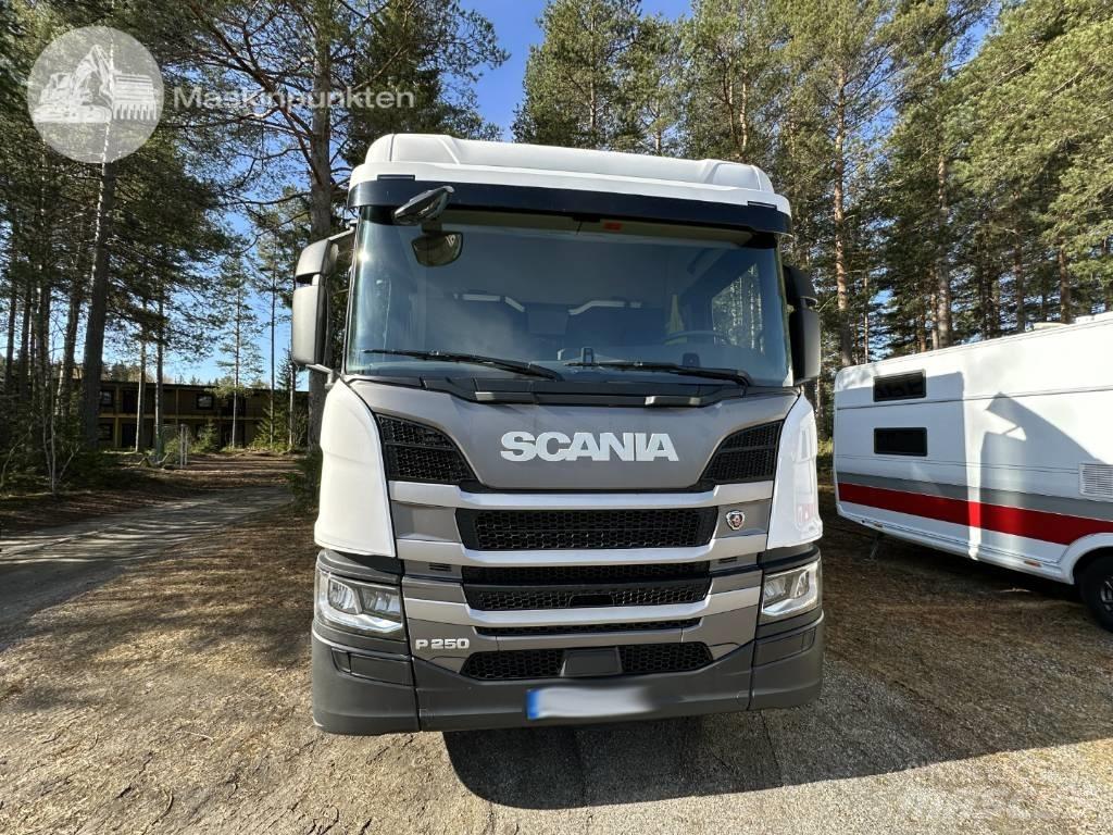 Scania P 250 Bakwagens met gesloten opbouw