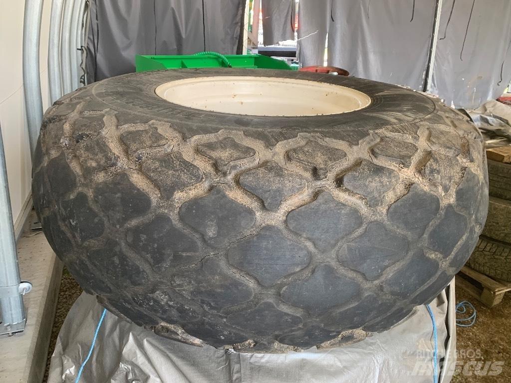 Trelleborg 23.1 26 Banden, wielen en velgen