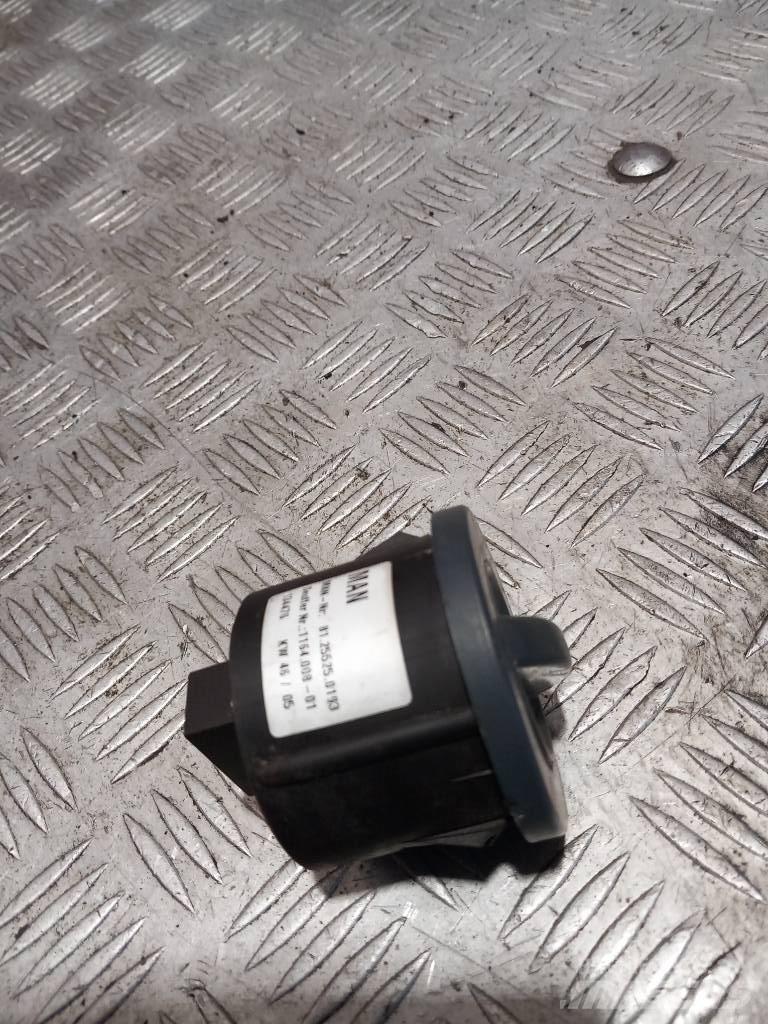 MAN TGM  81255250193 Cabine en interieur
