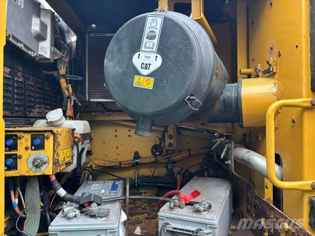 CAT 330 D L Rupsgraafmachines