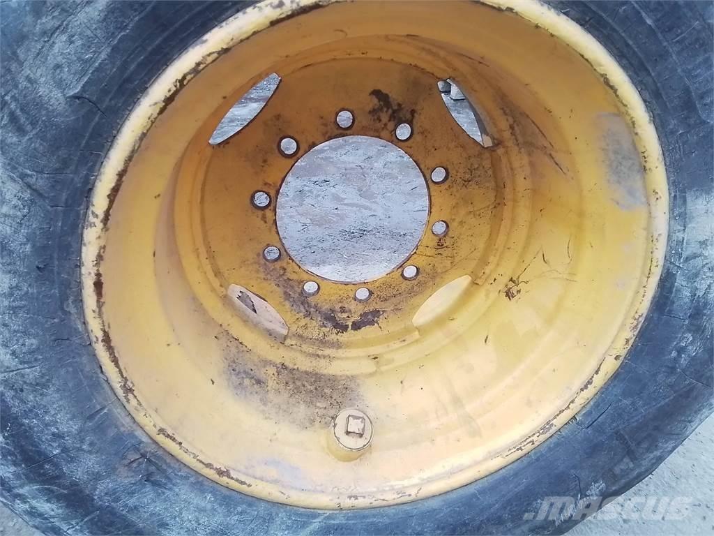 Ösa 250 20x26,5 Banden, wielen en velgen