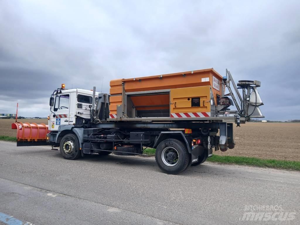 MAN FE 310 Vrachtwagen met containersysteem