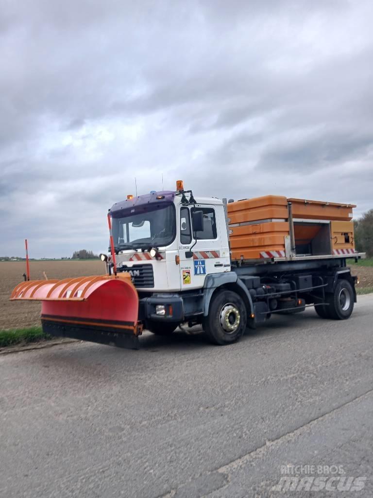 MAN FE 310 Vrachtwagen met containersysteem
