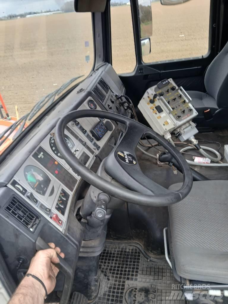 MAN FE 310 Vrachtwagen met containersysteem