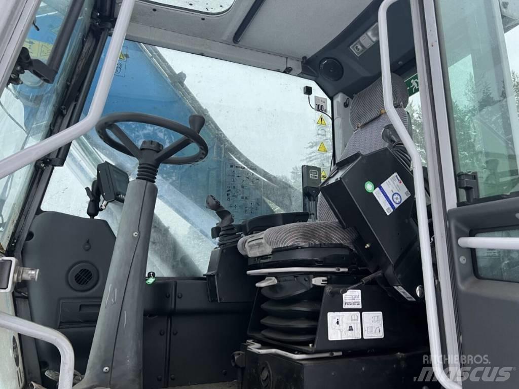 Fuchs MHL 320 Waste / industry handlers