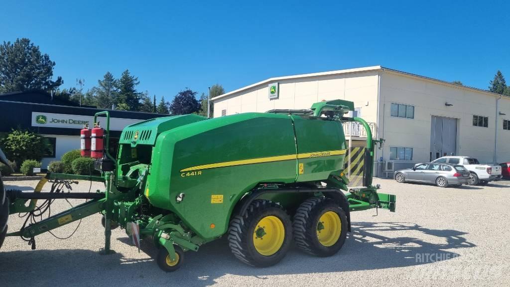 John Deere C441R Ronde-balenpersen