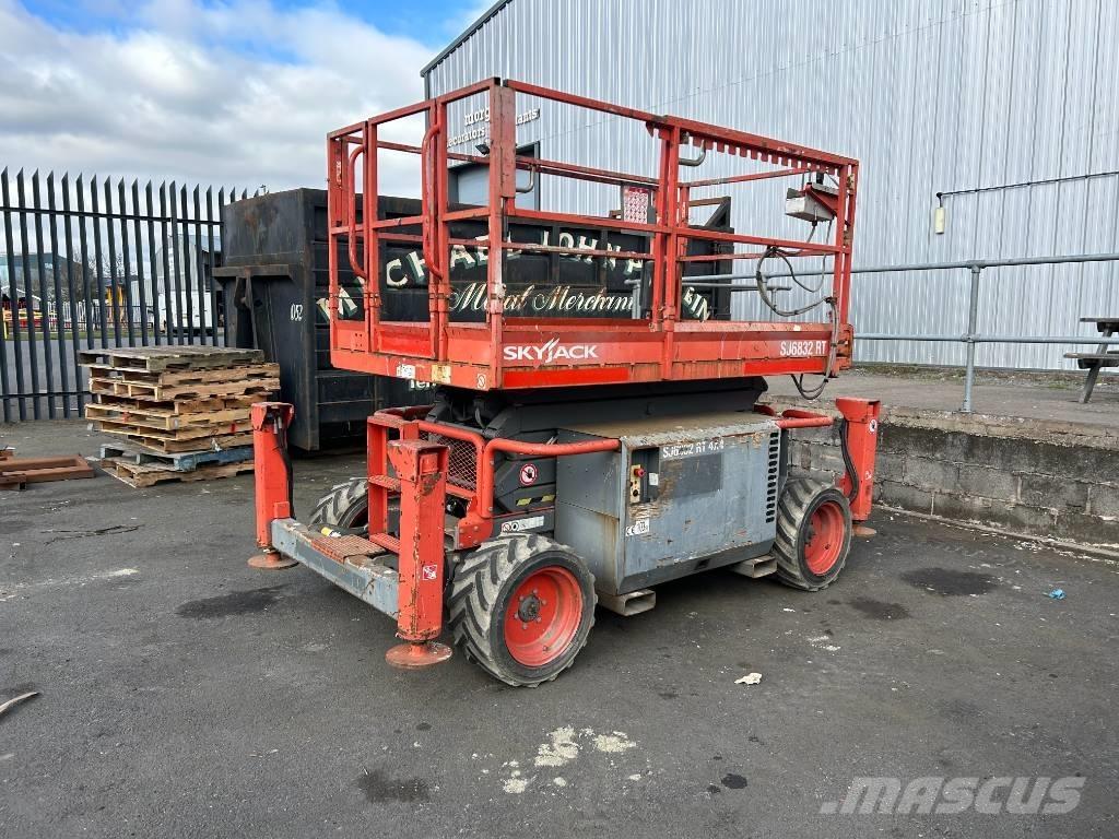 SkyJack SJ 6832 RT Schaarhoogwerkers