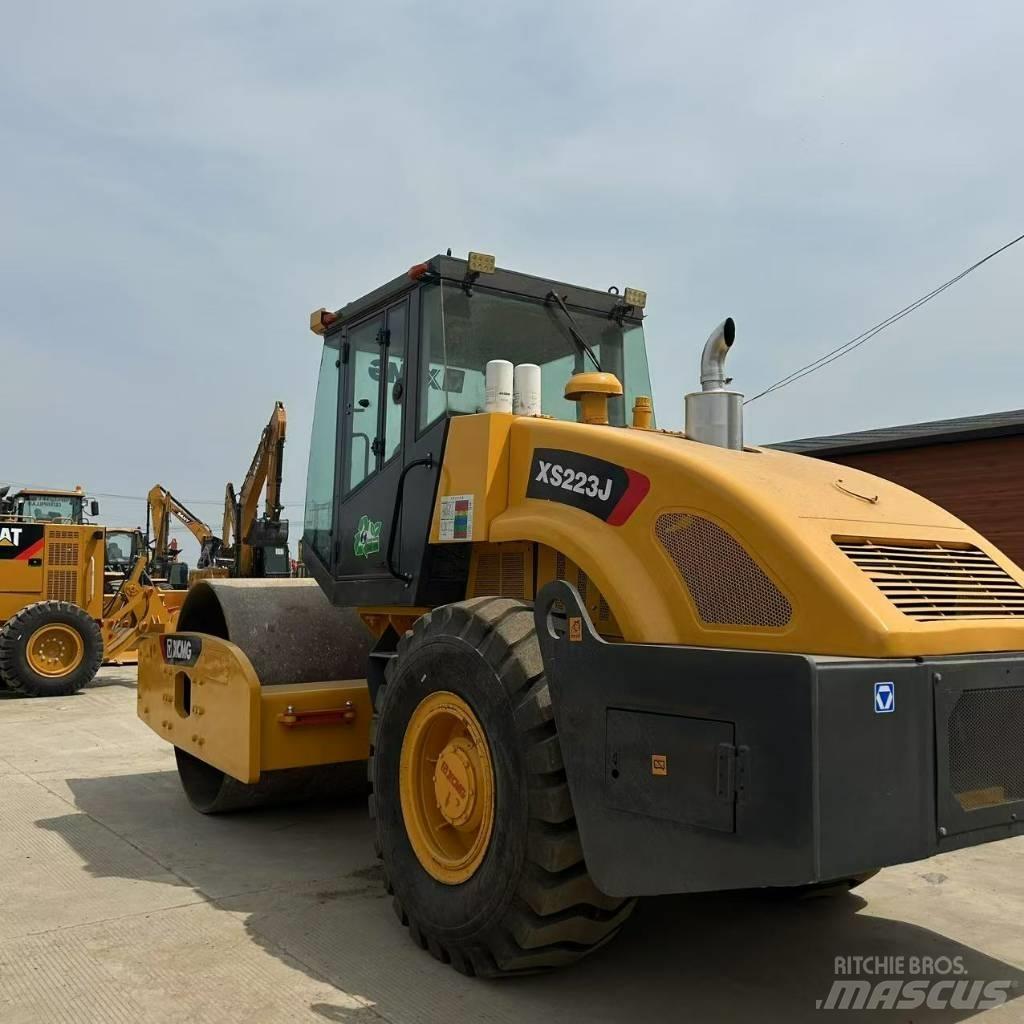 XCMG XS 223 J Trilrolwalsen
