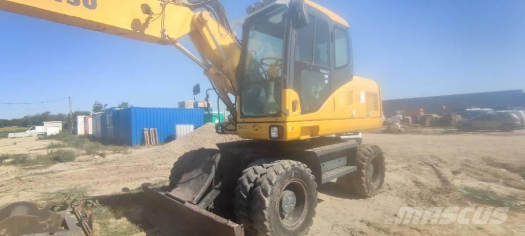 Komatsu PW 140-7 Wielgraafmachines