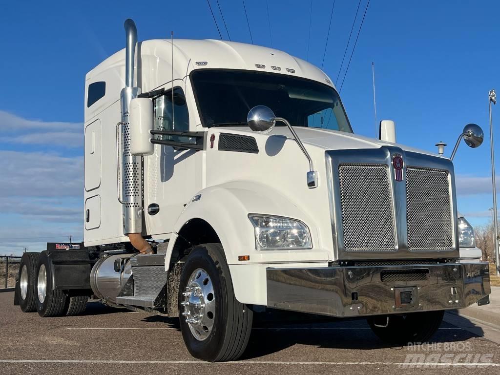 Kenworth T 880 Trekkers