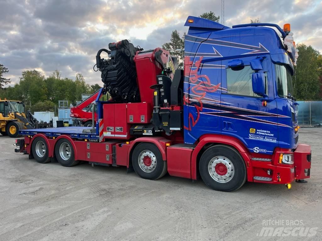 Scania R 560 Vlakke laadvloer met kraan
