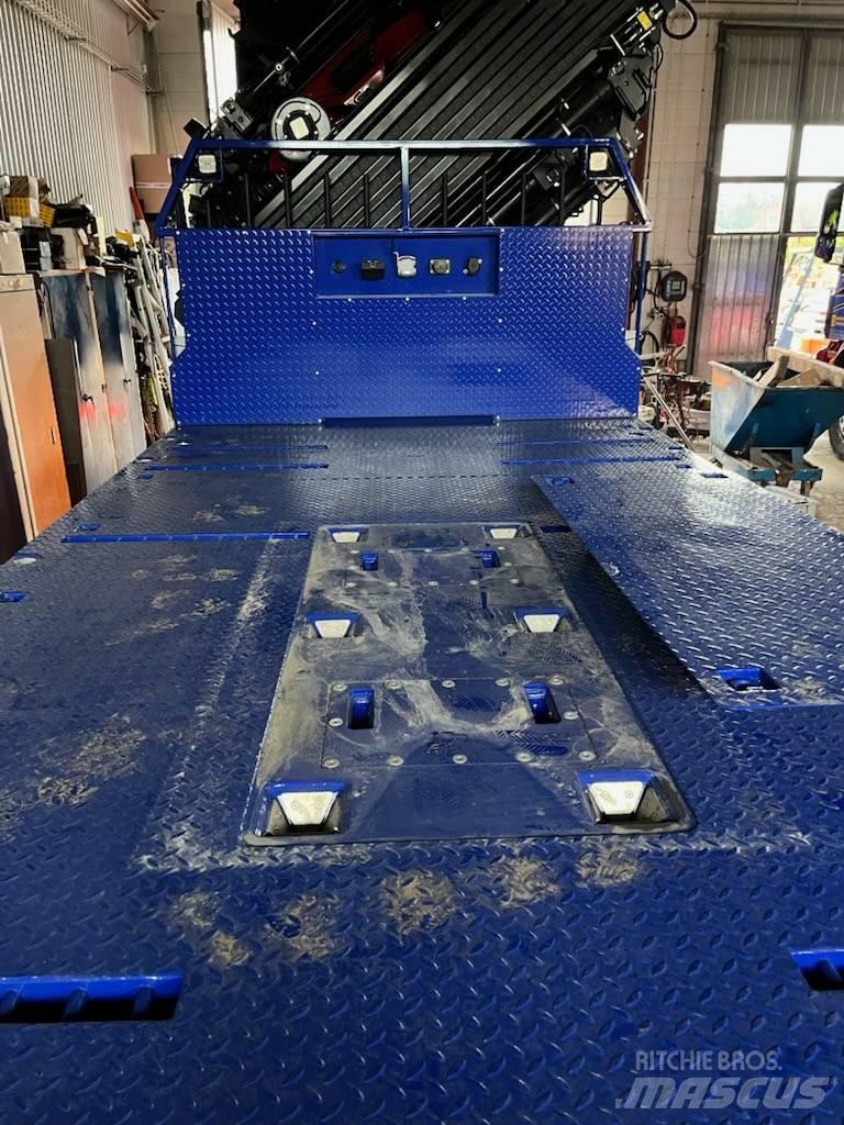 Scania R 560 Vlakke laadvloer met kraan
