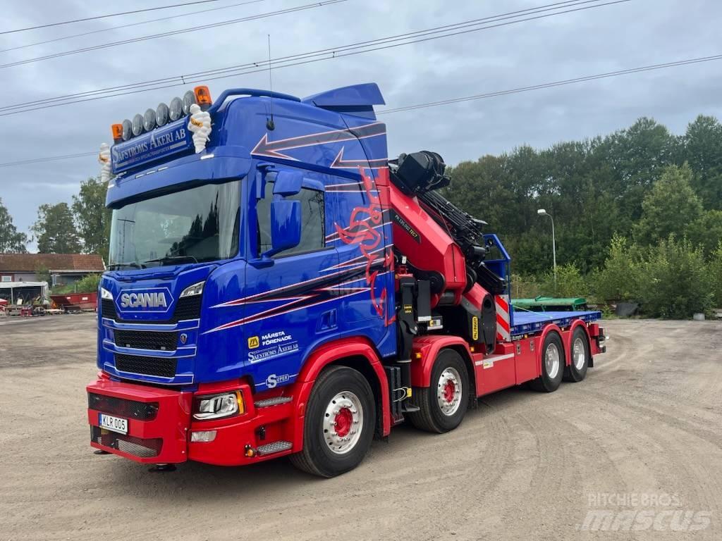 Scania R 560 Vlakke laadvloer met kraan