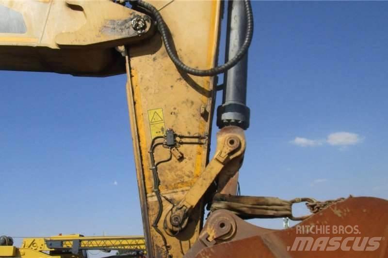 CAT 374FL Minigraafmachines < 7t