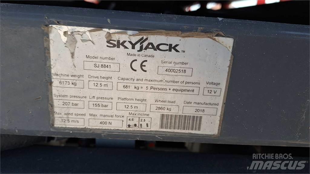 SkyJack 8841RT Schaarhoogwerkers