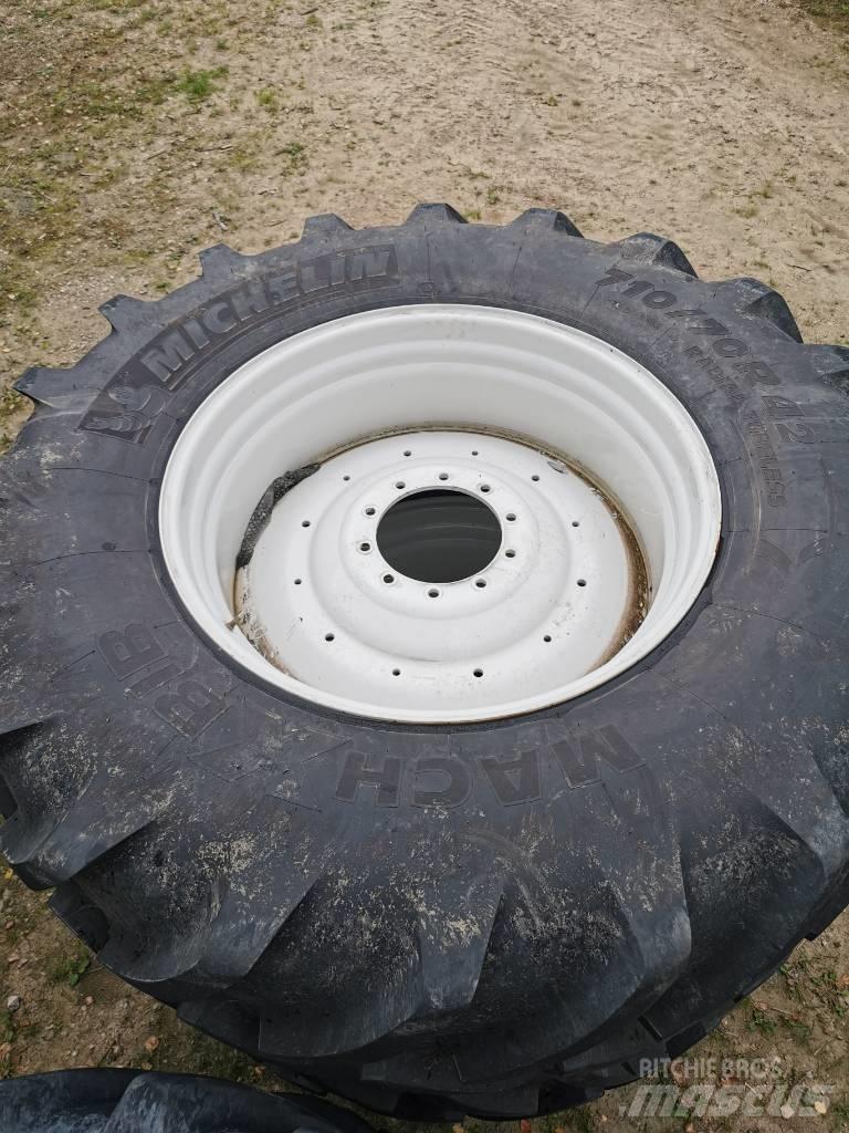  710/70R42 Michelin Banden, wielen en velgen