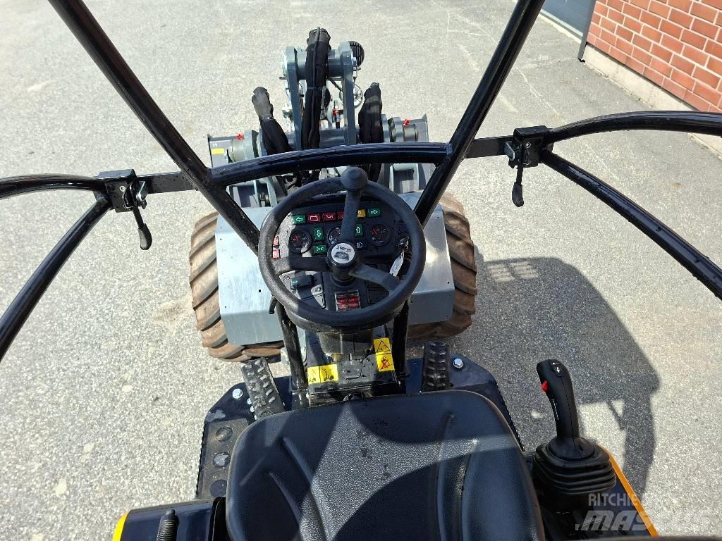 GiANT G 2300 HD Knik- en schrankladers