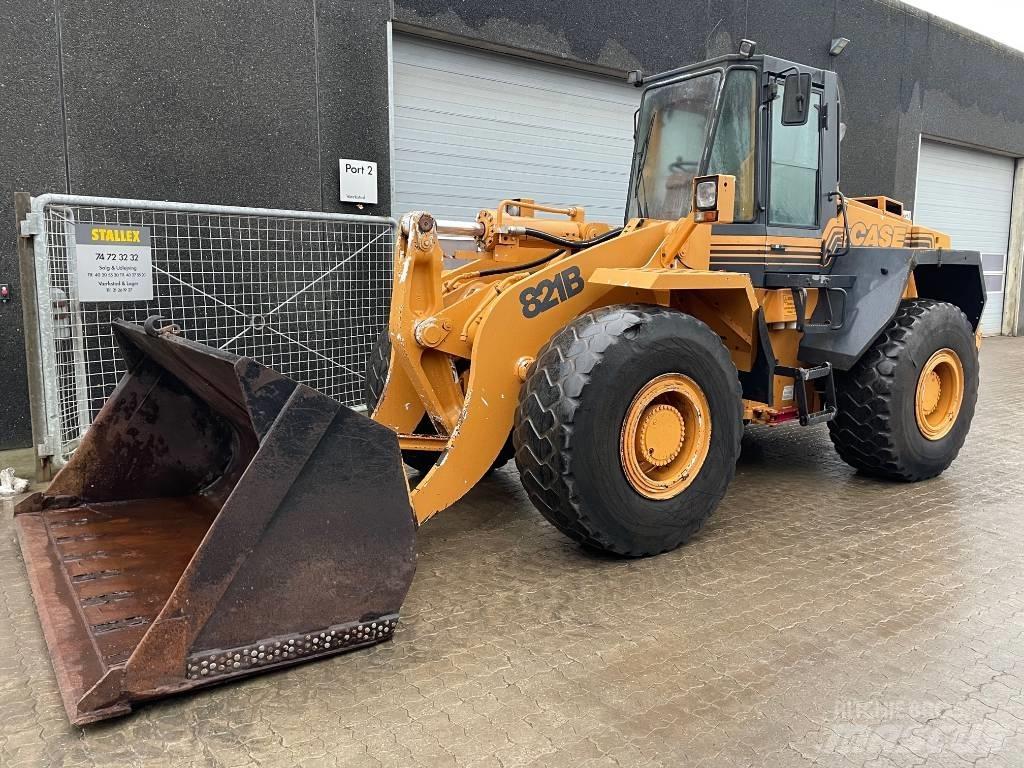 CASE 821B Wielladers
