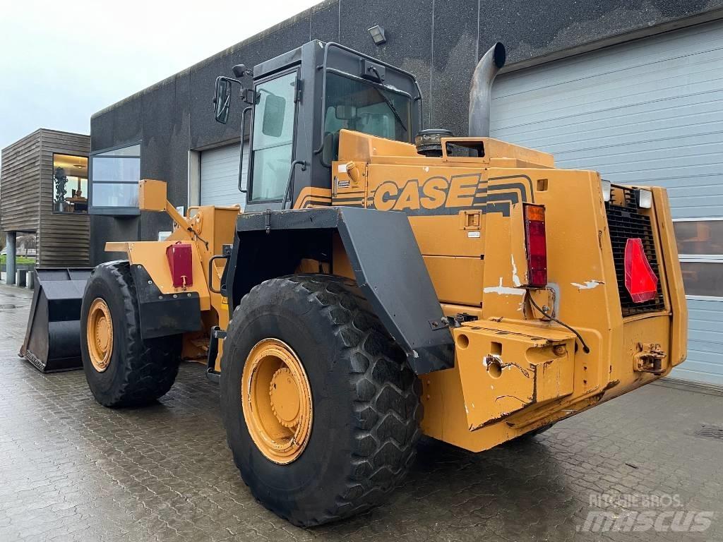 CASE 821B Wielladers