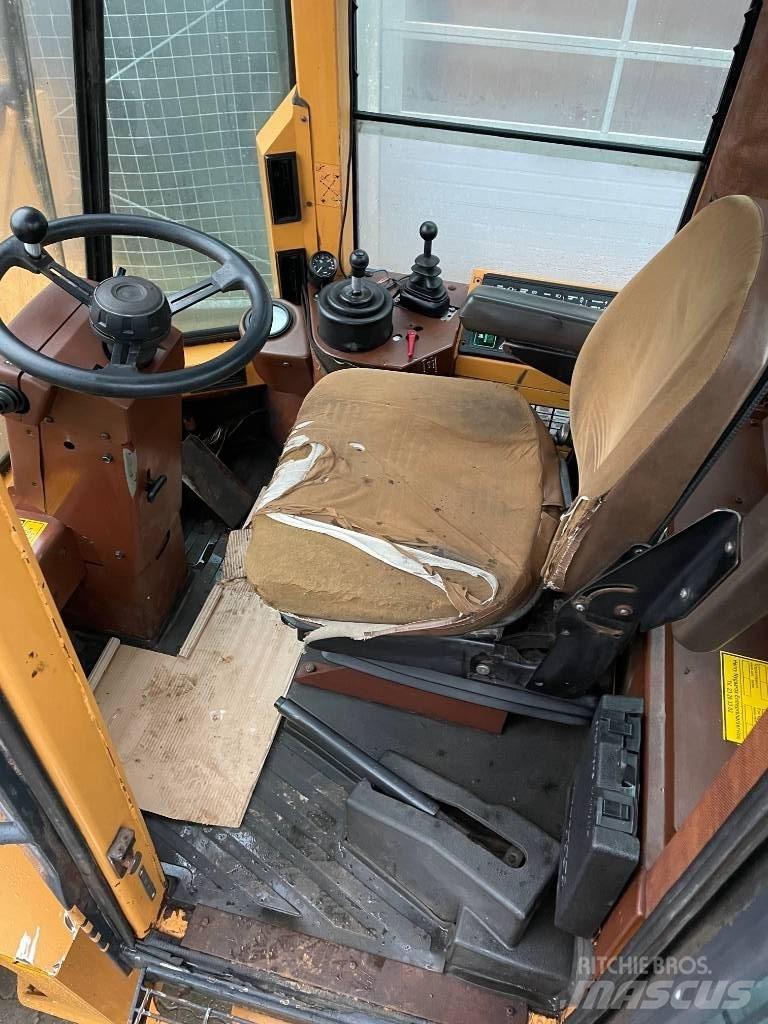 CASE 821B Wielladers
