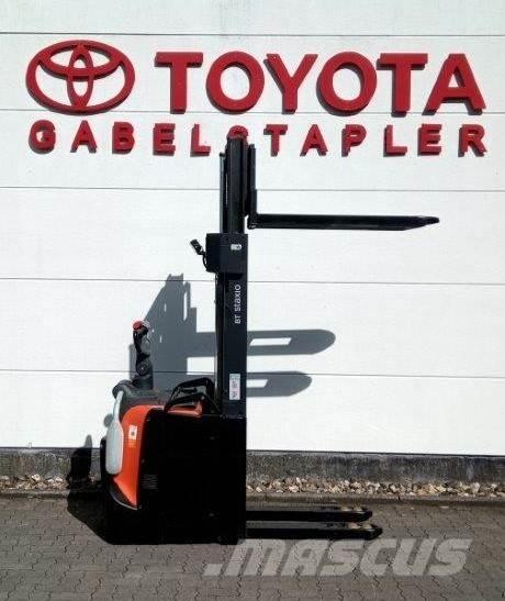 Toyota SPE140L Stapelaar meeloop