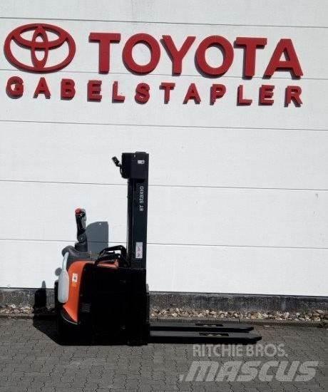 Toyota SPE140L Stapelaar meeloop
