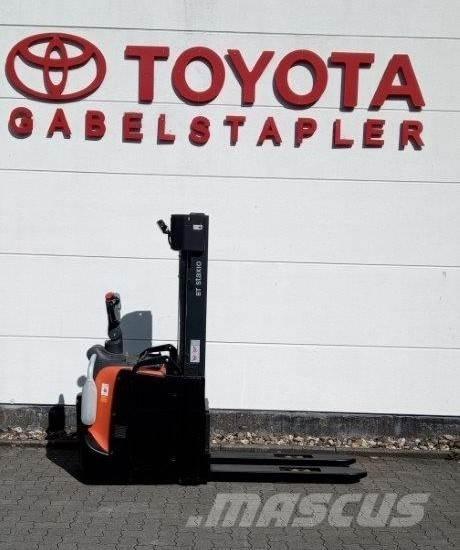 Toyota SPE140L Zelfrijdende stapelaars