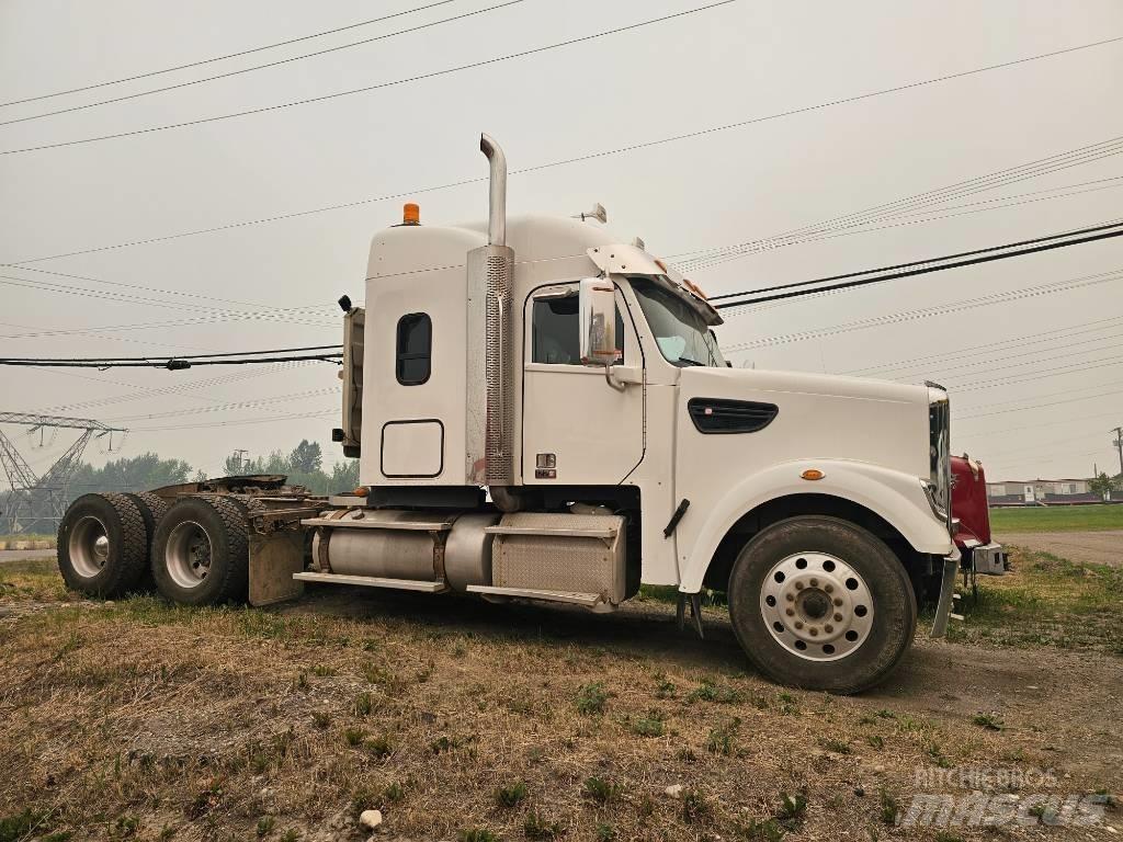 Freightliner 122 SD Trekkers