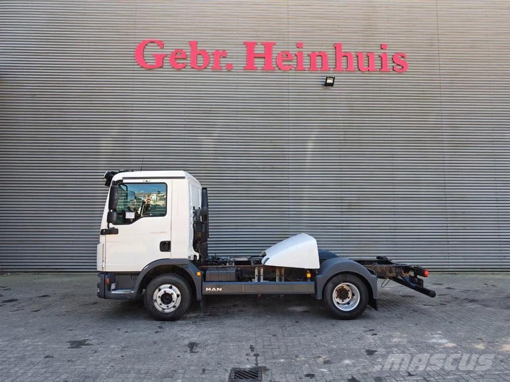 MAN TGL 8.220 4x2 Chassis met cabine