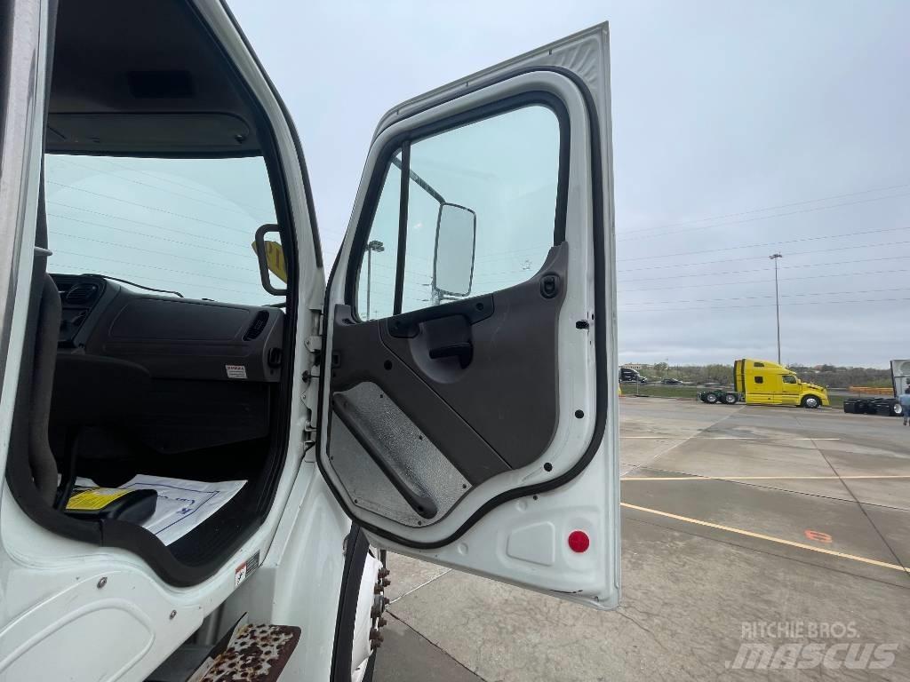 Freightliner M 106 Platte bakwagens