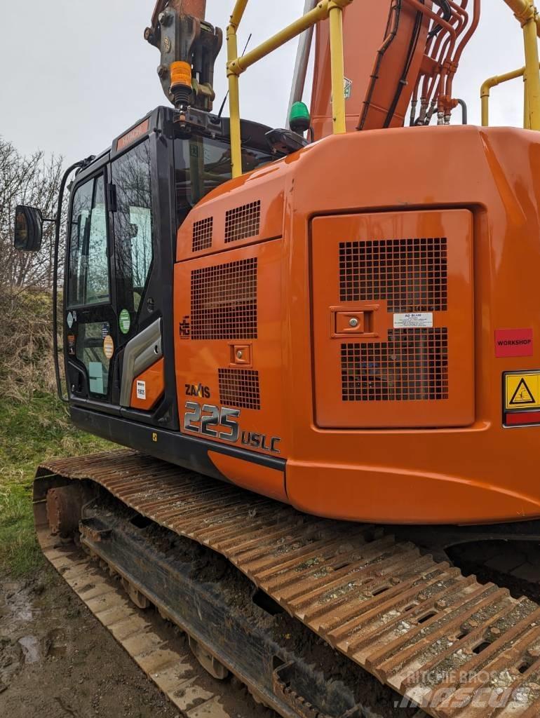 Hitachi ZX225US-7 Rupsgraafmachines