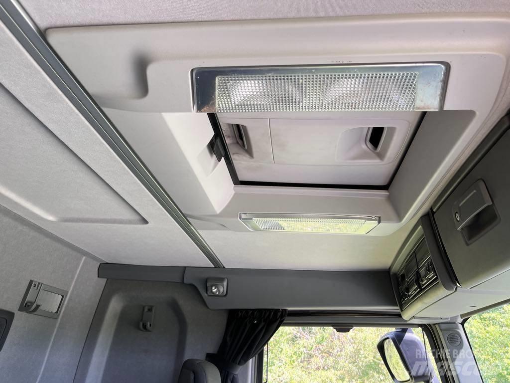 Renault Kerax 6x4 Laadkranen