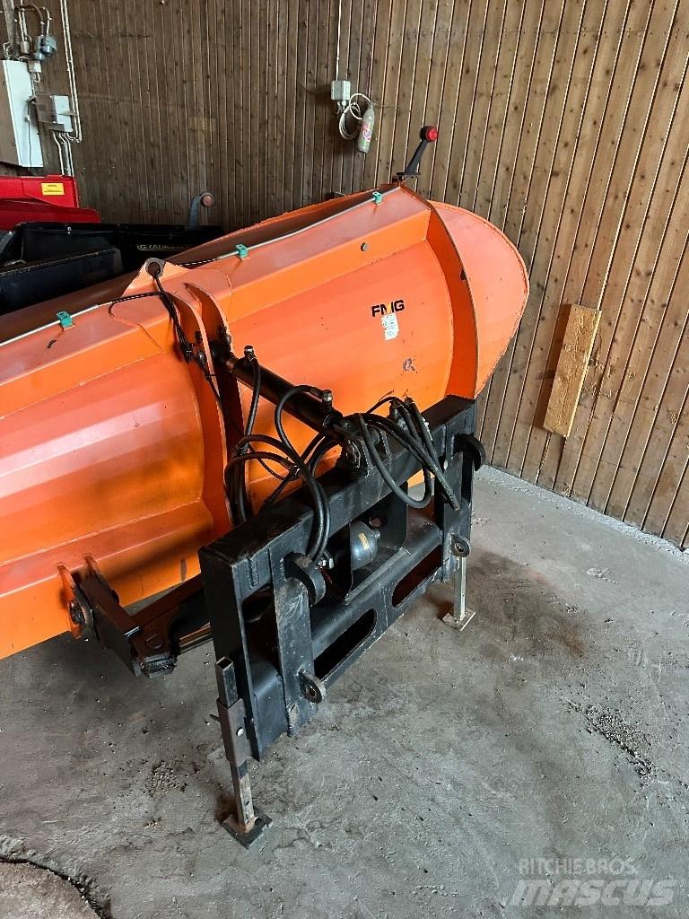 FMG AA 300 Sneeuwschuivers en -ploegen