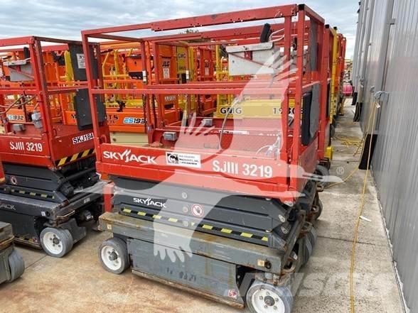 SkyJack SJ3219 Schaarhoogwerkers